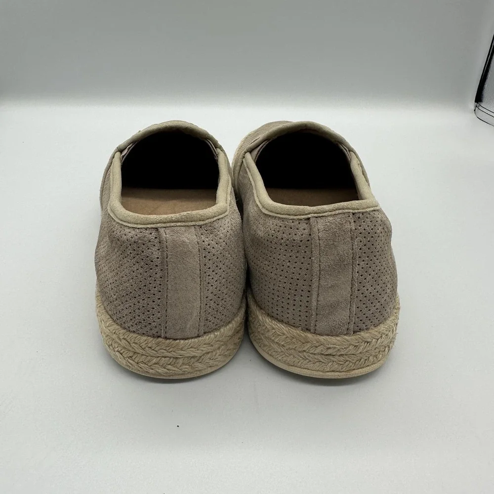 Clarks Soft Cushion‎ Shoes Womens Size 7.5 Beige Suede Slip On Espadrille Flats